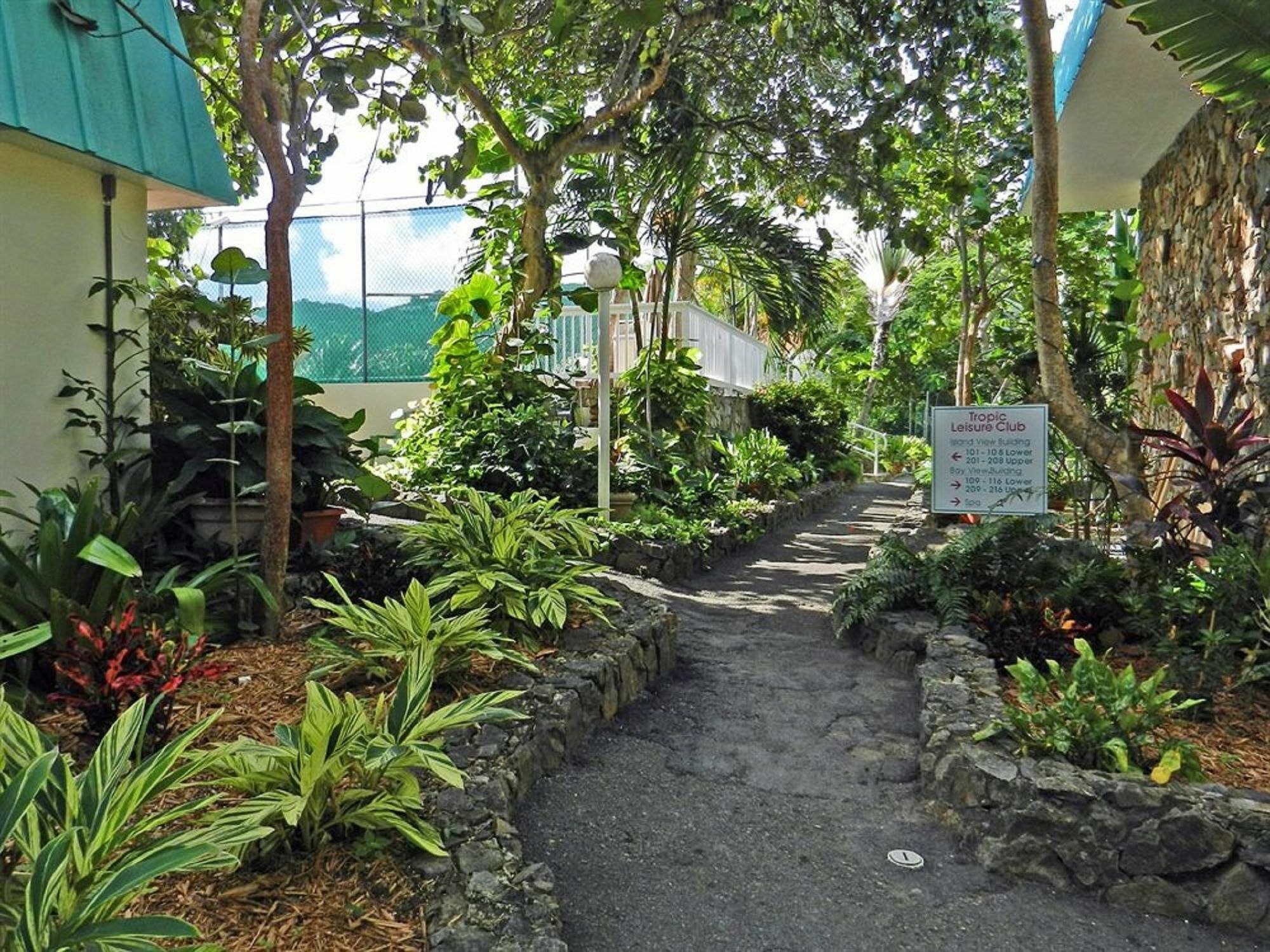 Flamboyan On The Bay & Aparthotel