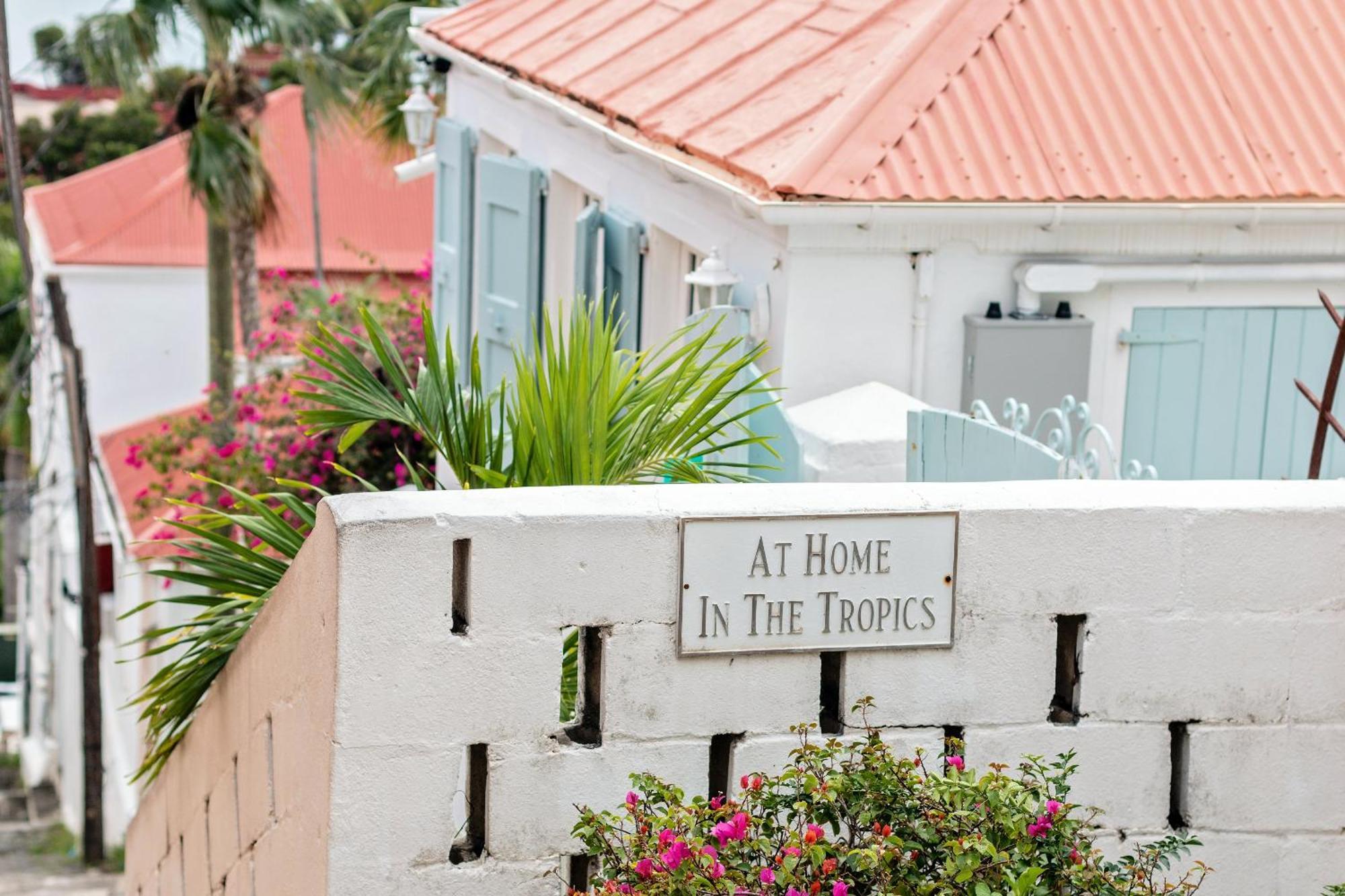 At In The Tropics Bed & Breakfast 3*